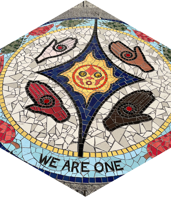 Photo de la mosaïque « We Are One » réalisée par le collectif d’artistes GreenLight, composé de Shane Pointe, Sarita Baker et Rob Martin, à Vancouver, en Colombie-Britannique